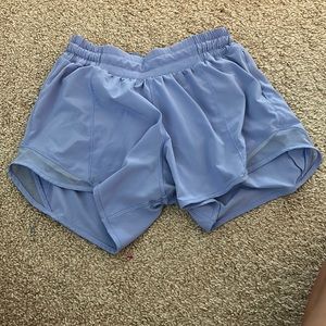 Lululemon hotty hots size 4 4 inch discontinued periwinkle color